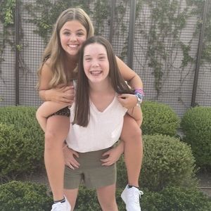 Meet your Posher, Caitlin